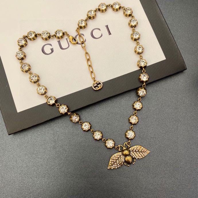 G*u*i bracelets